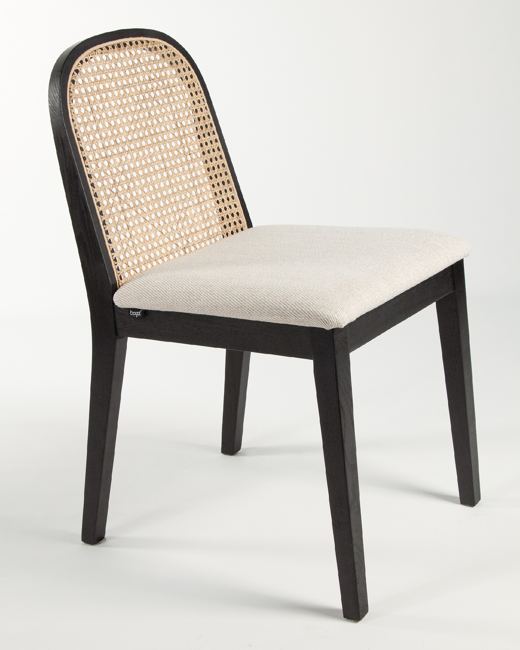Chaise Tilia en rotin, frêne noir et tapissage nacré