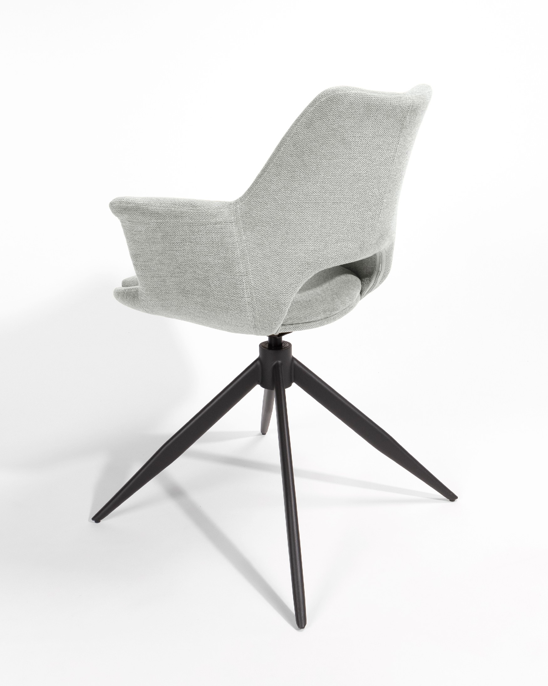 Silla Toronto con tapizado gris claro y patas metálicas negras, giratoria 360°