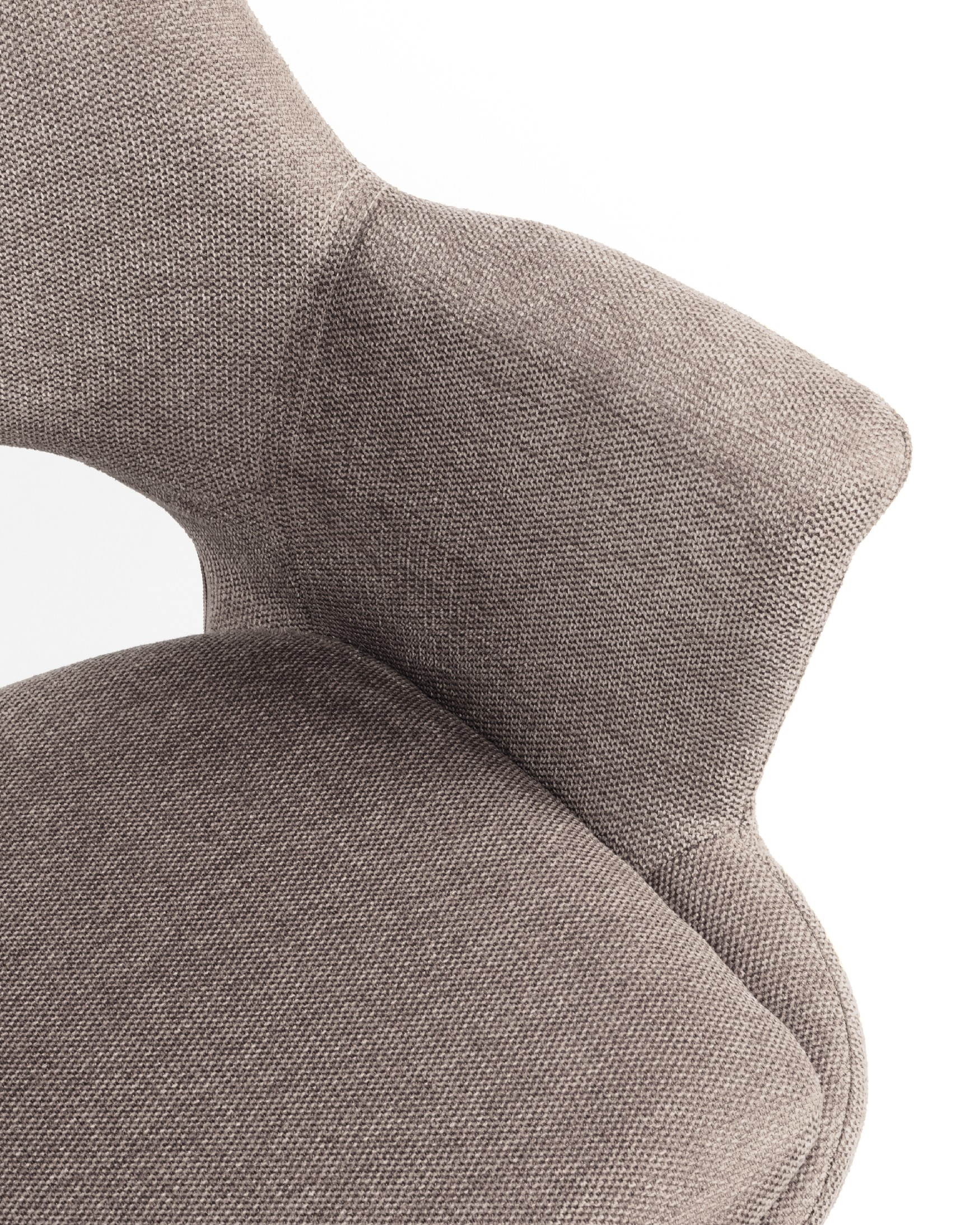 Silla Toronto con tapizado marrón y patas metálicas negras, giratoria 360°