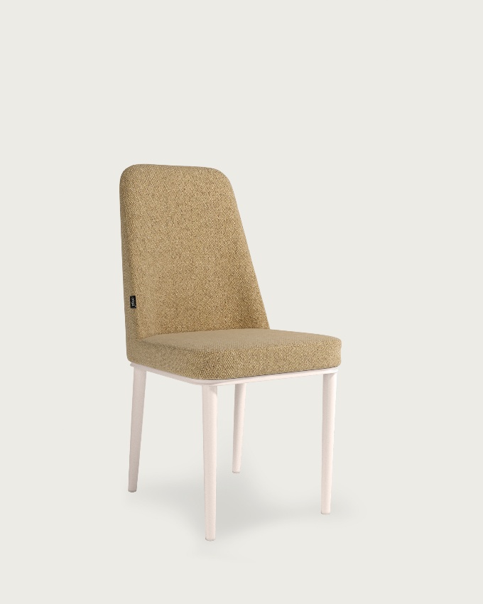 Chaise Tromso avec un revêtement moutarde et des pieds métalliques ivoire