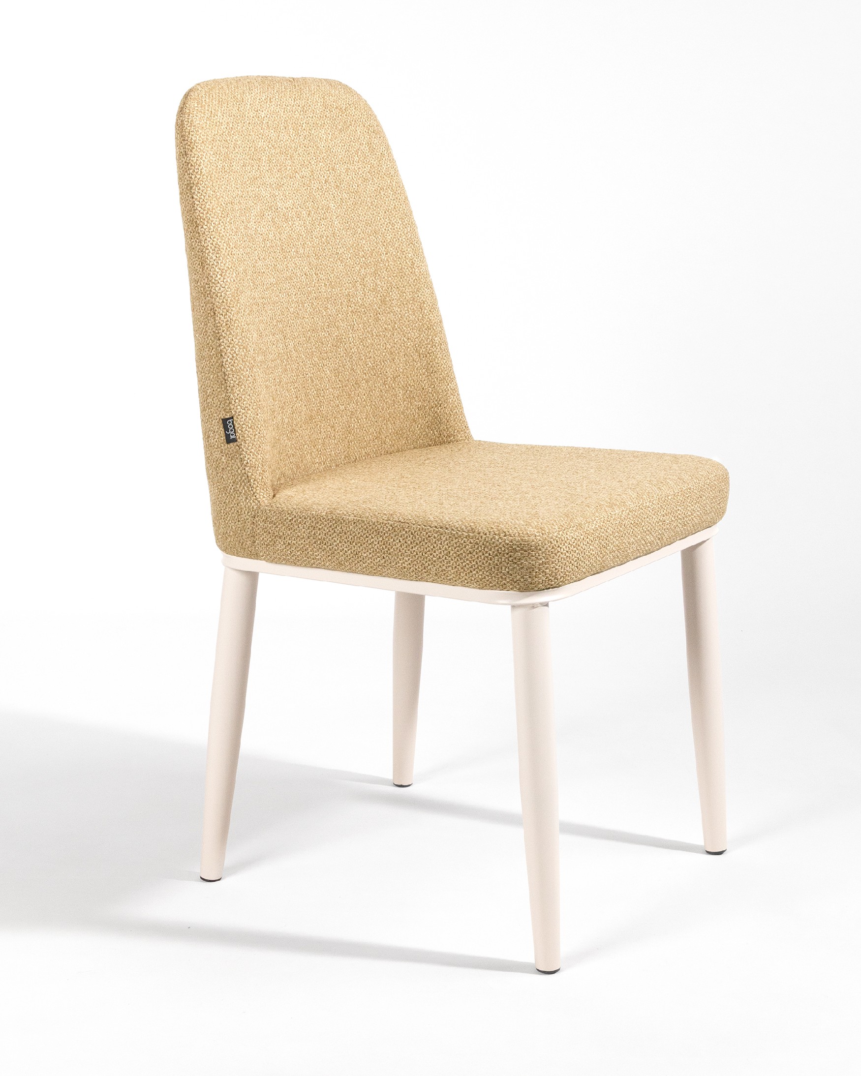 Silla Tromso con tapizado mostaza y patas metálicas marfil