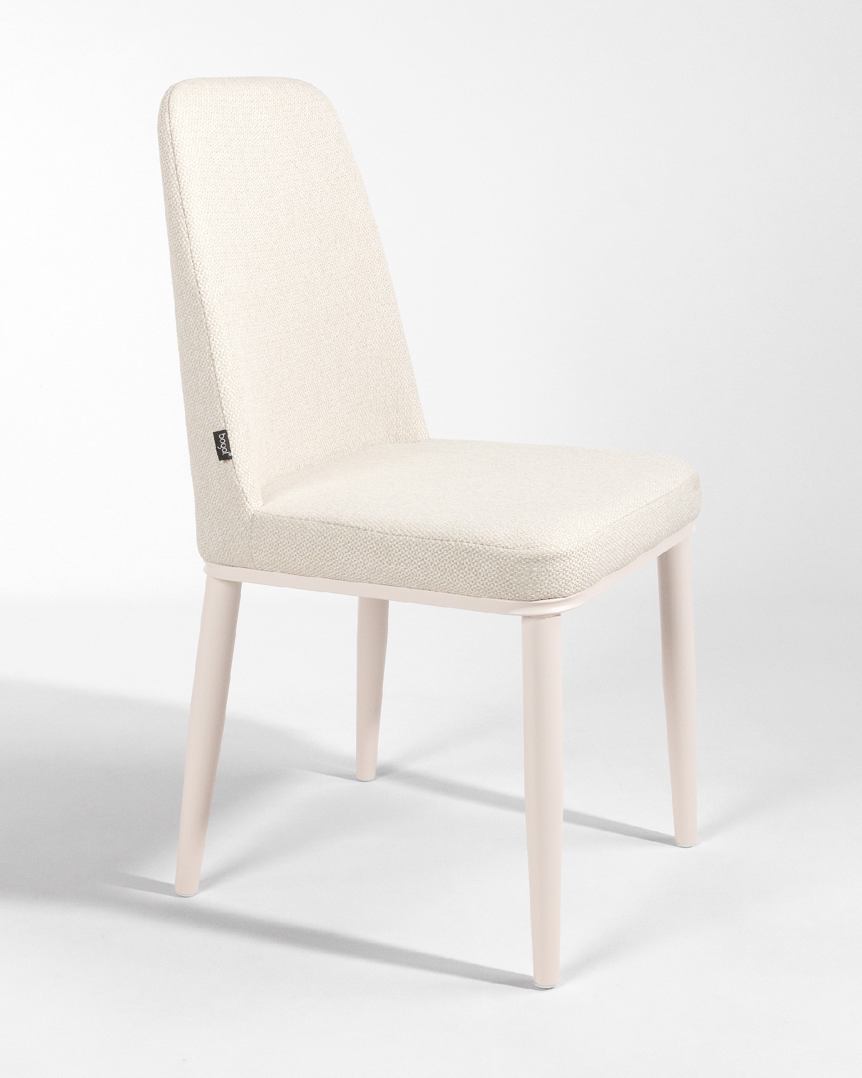 Chaise Tromso avec tapisserie en nacre et pieds métalliques ivoire