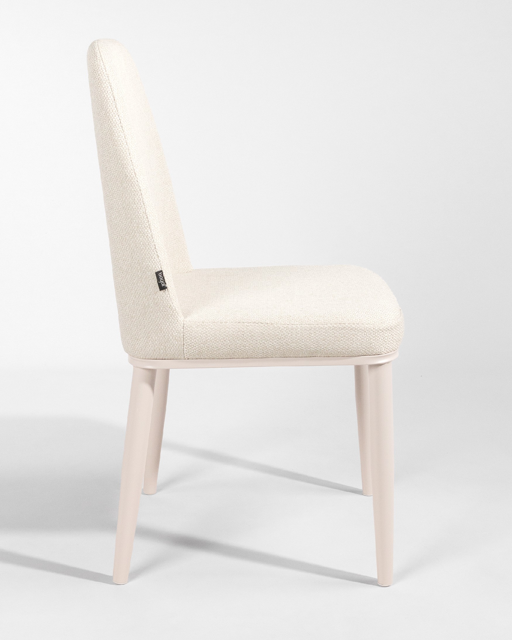 Chaise Tromso avec tapisserie en nacre et pieds métalliques ivoire