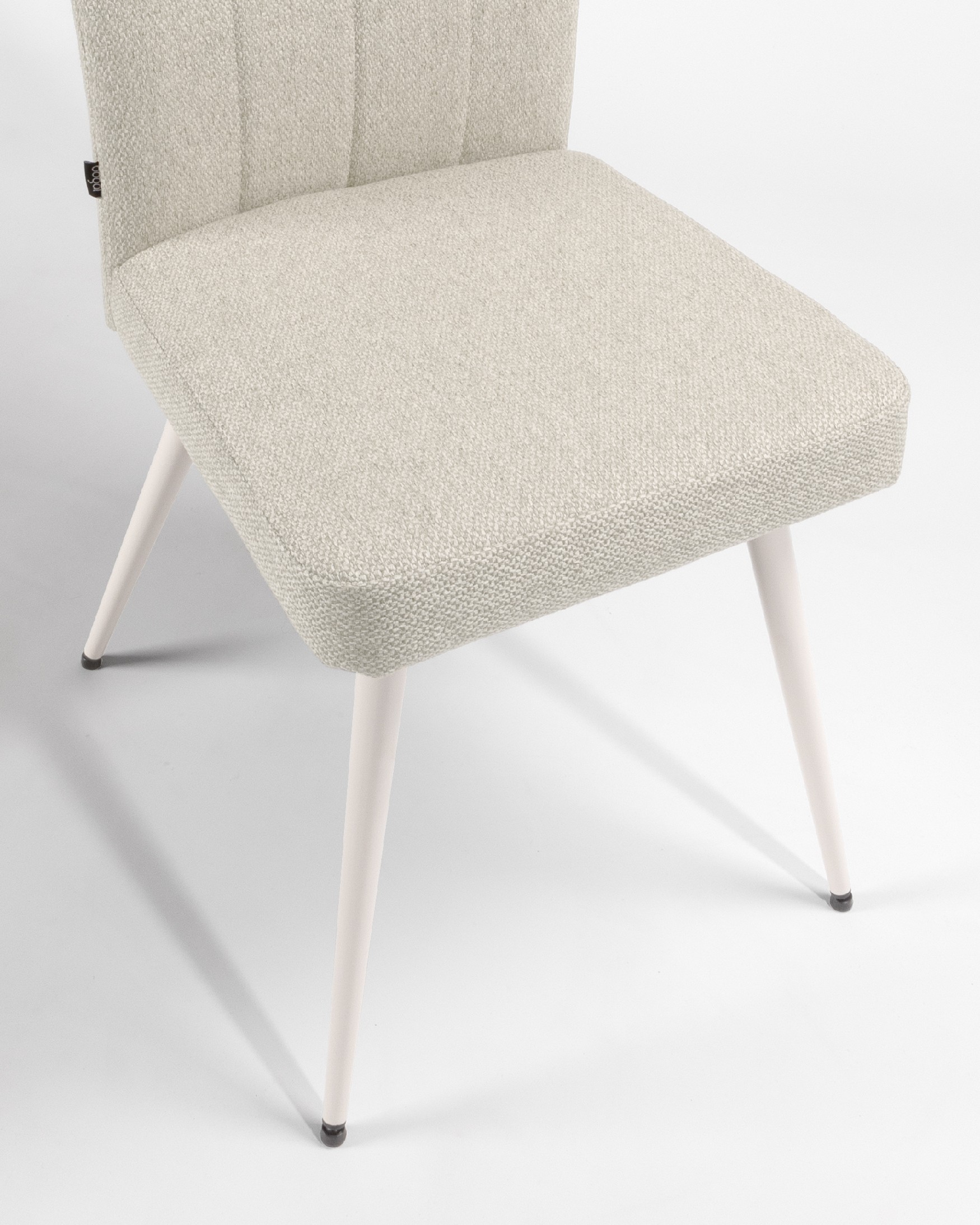 Chaise Tucson avec revêtement nacré et pieds métalliques ivoire