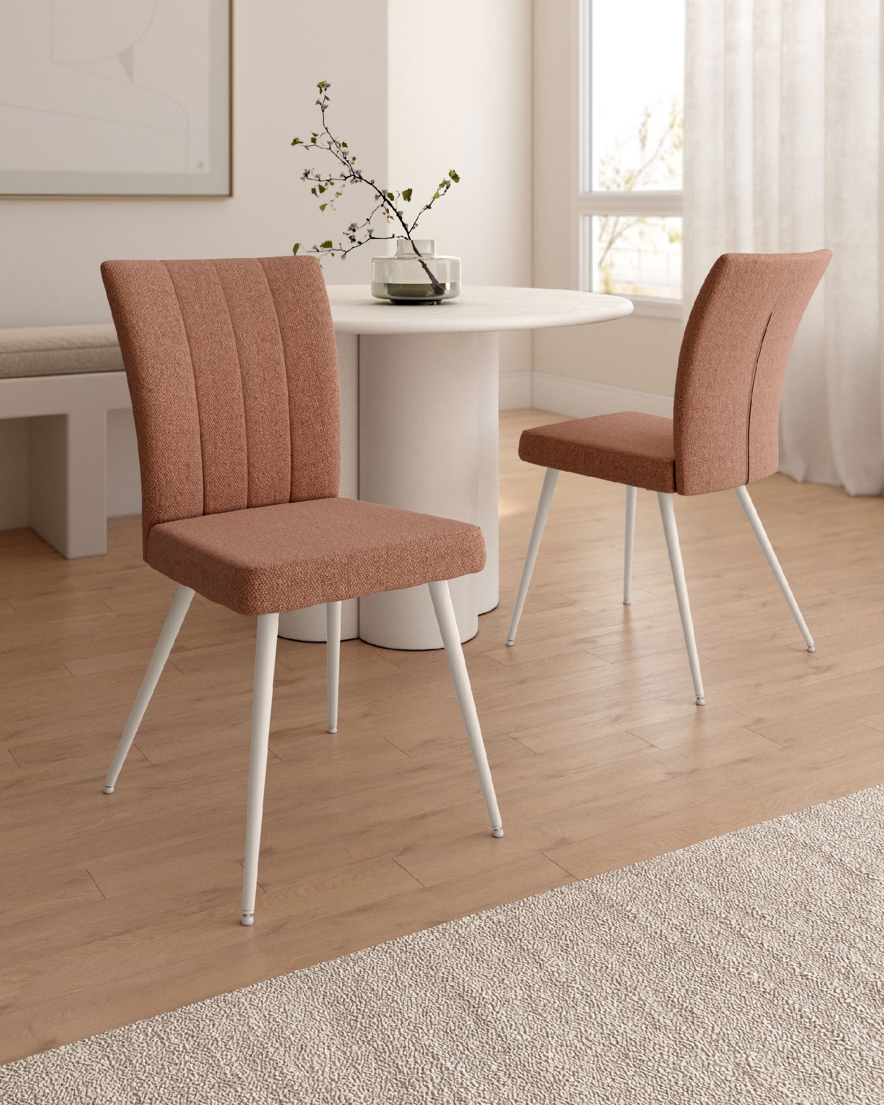 Chaise Tucson avec rembourrage saumon et pieds métalliques ivoire