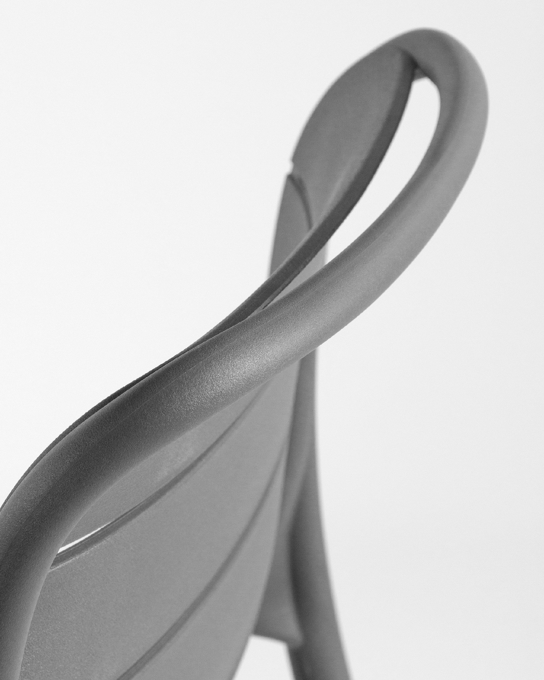 Chaise Tulum en polypropylène graphite