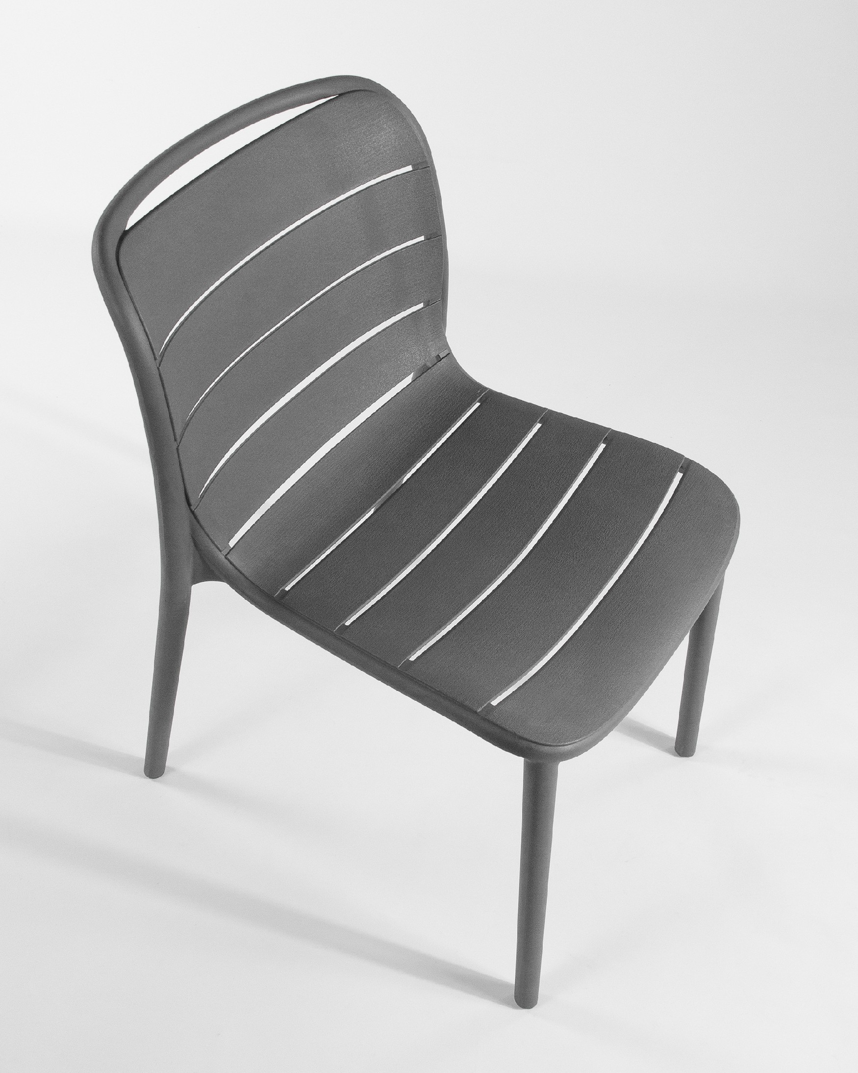 Chaise Tulum en polypropylène graphite