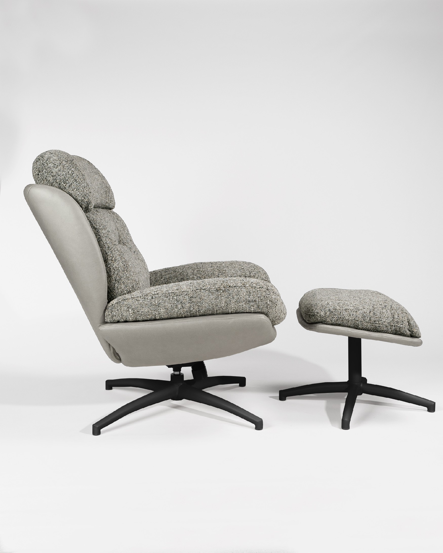 Tunia armchair with gray upholstery and cloud with black metal structure ottoman, 360° swivel rocking.