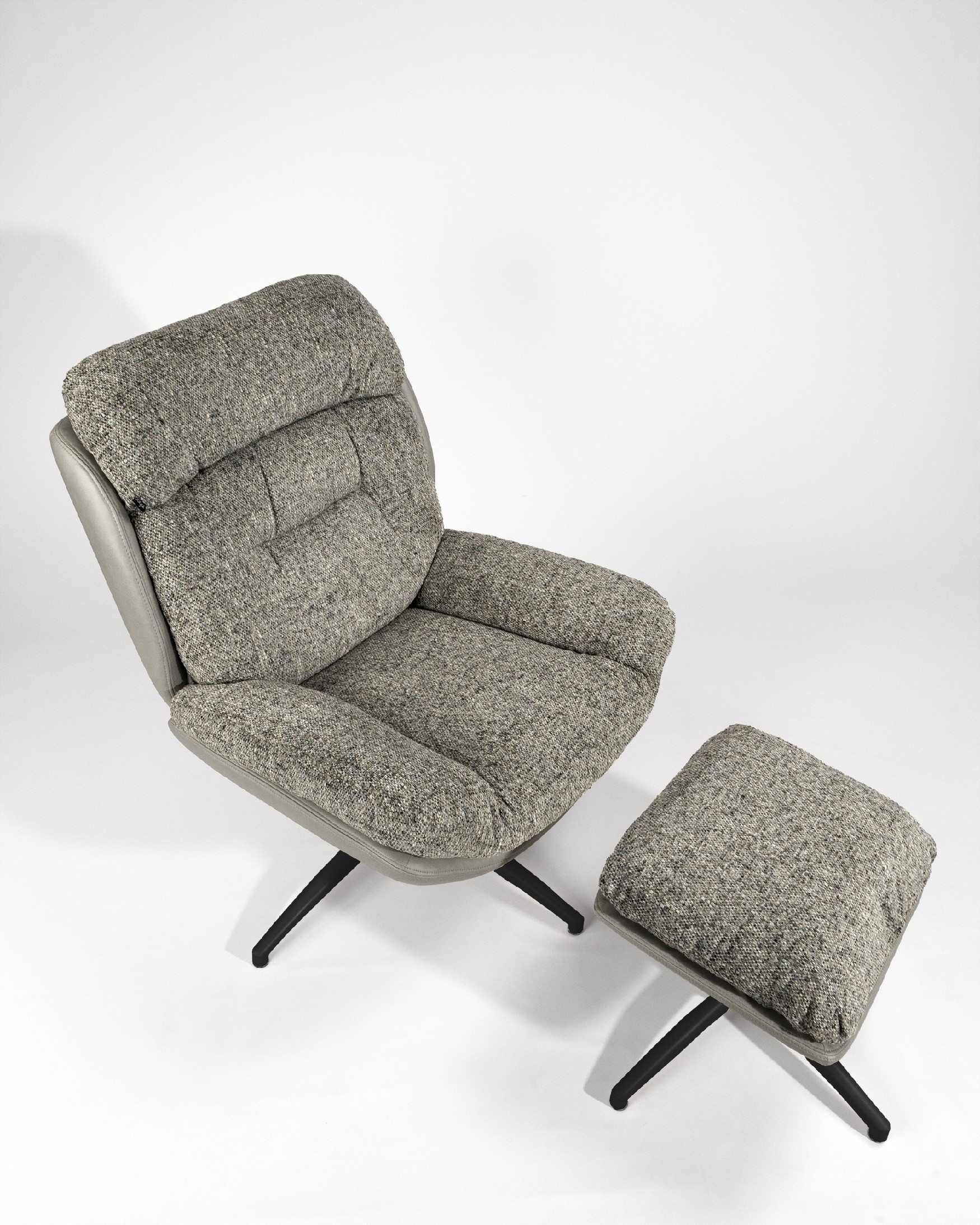 Tunia armchair with gray upholstery and cloud with black metal structure ottoman, 360° swivel rocking.