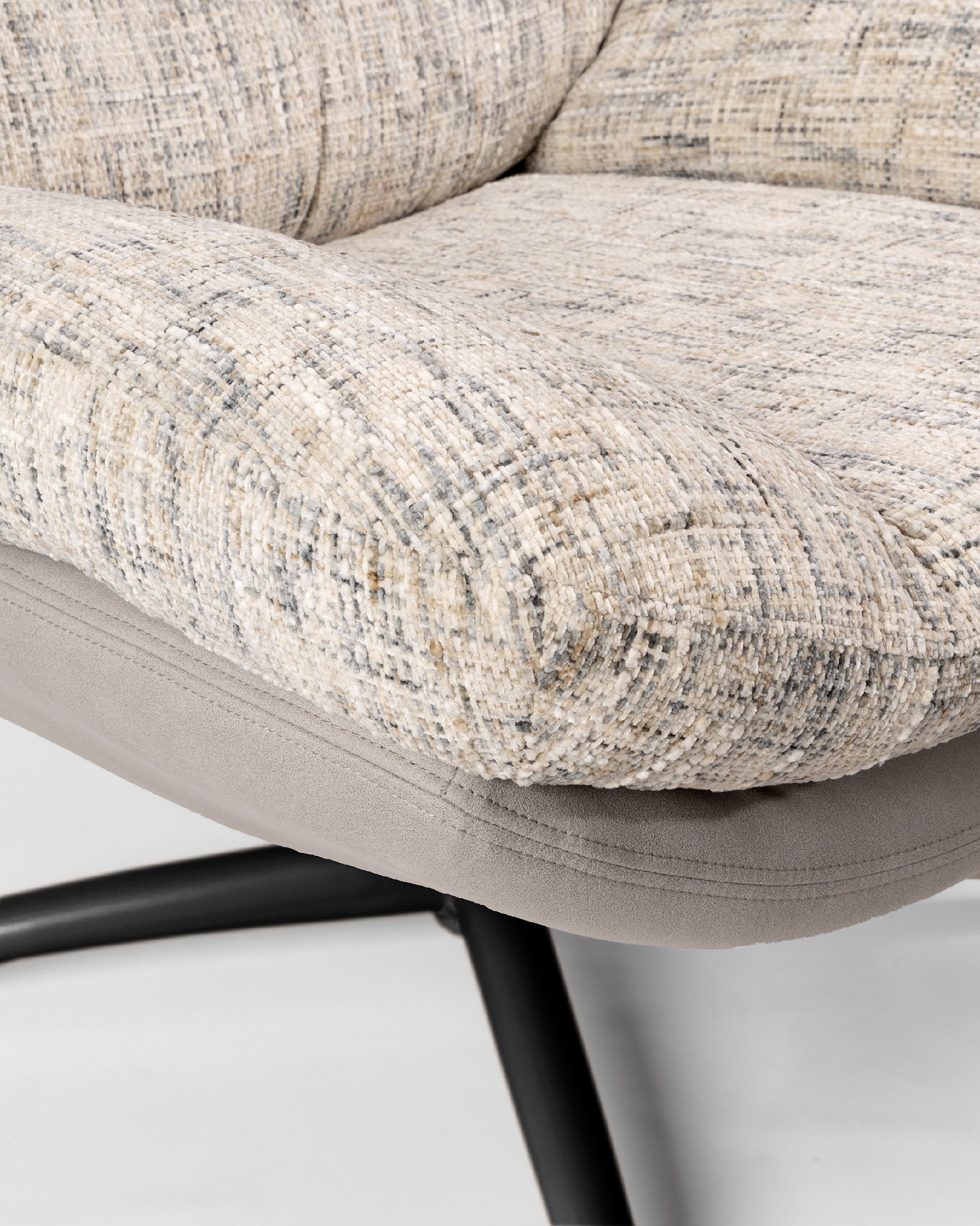 Tunia armchair with pearl and cloud upholstery and black metal frame ottoman, 360° swivel rocking.