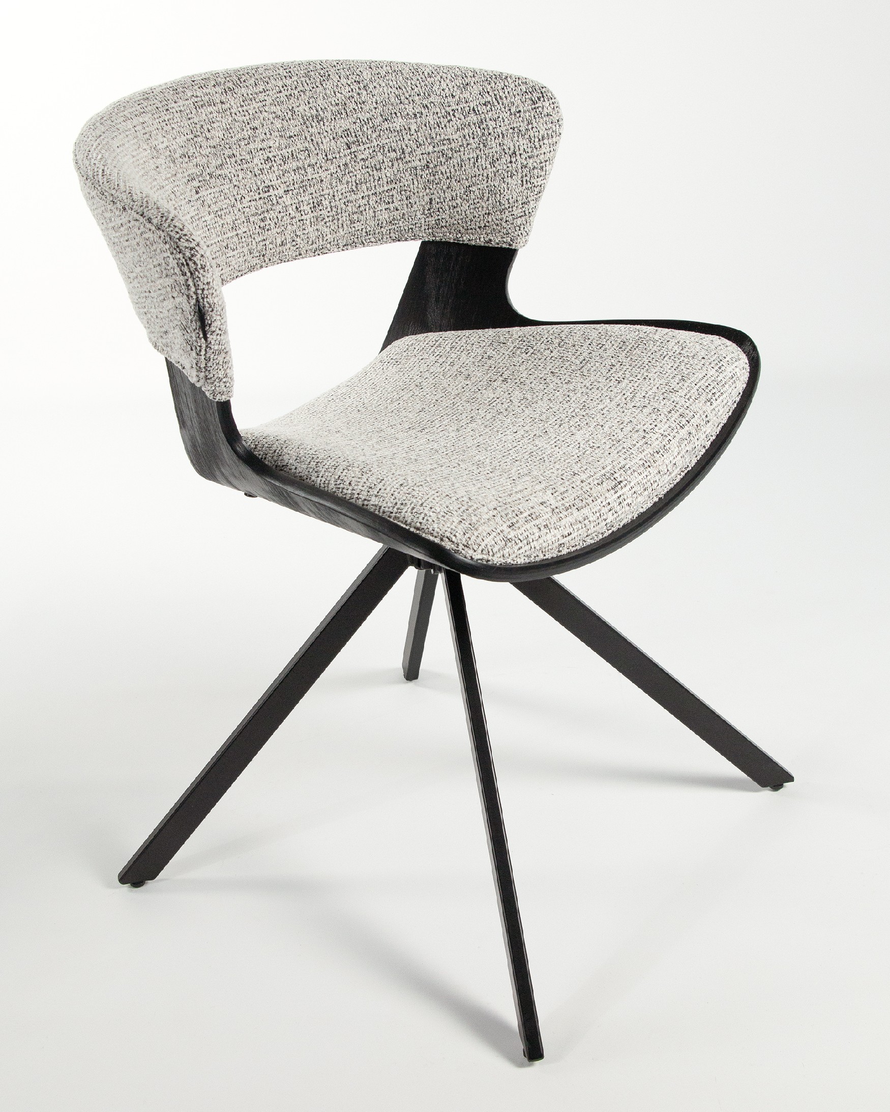 Chaise Umbria avec un revêtement marbré et une structure en chêne noir