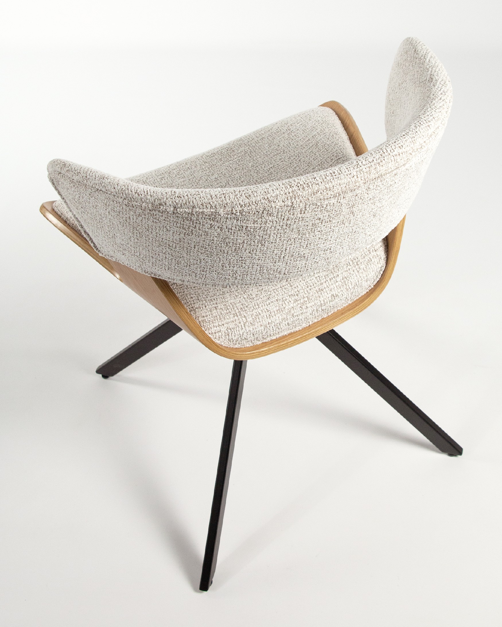 Chaise Umbria avec revêtement nacre et structure en chêne naturel