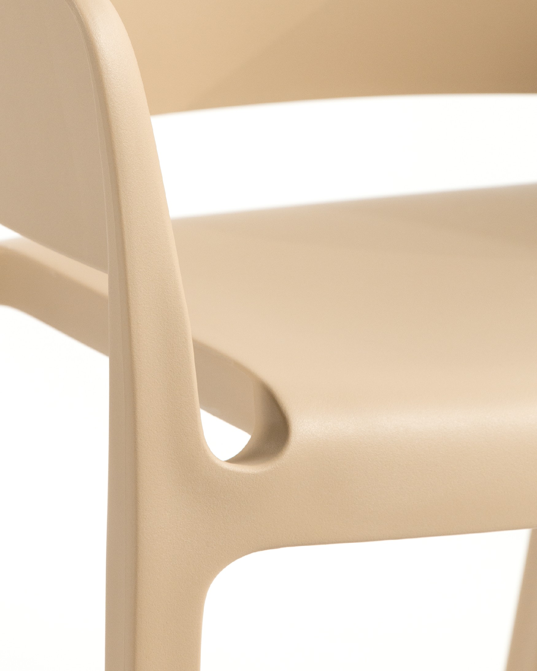 Chaise Valeta en polypropylène sable