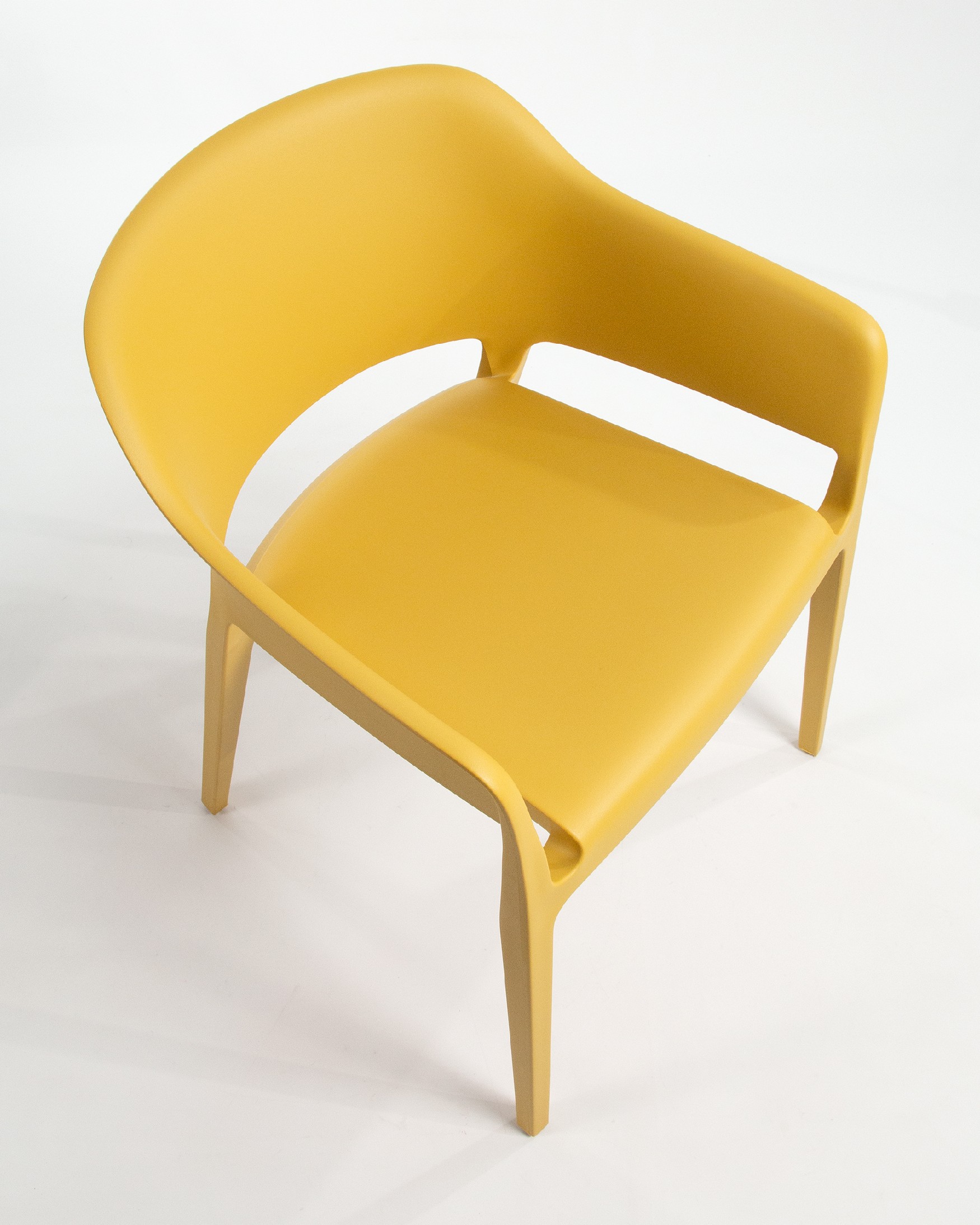 Chaise Valeta en polypropylène moutarde
