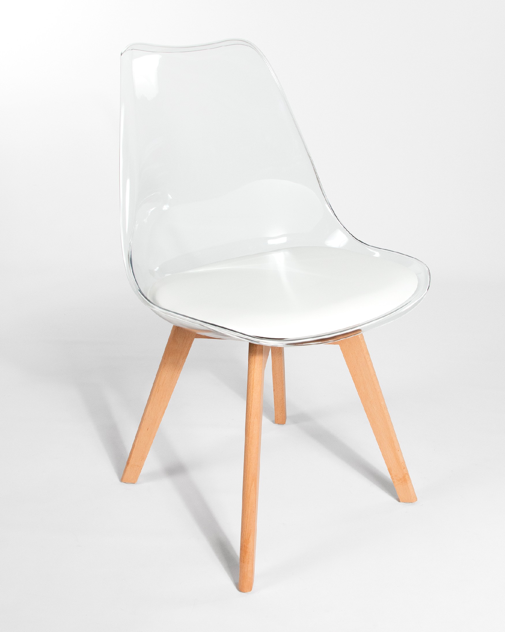 Silla Vegas con resina transparente y patas de madera