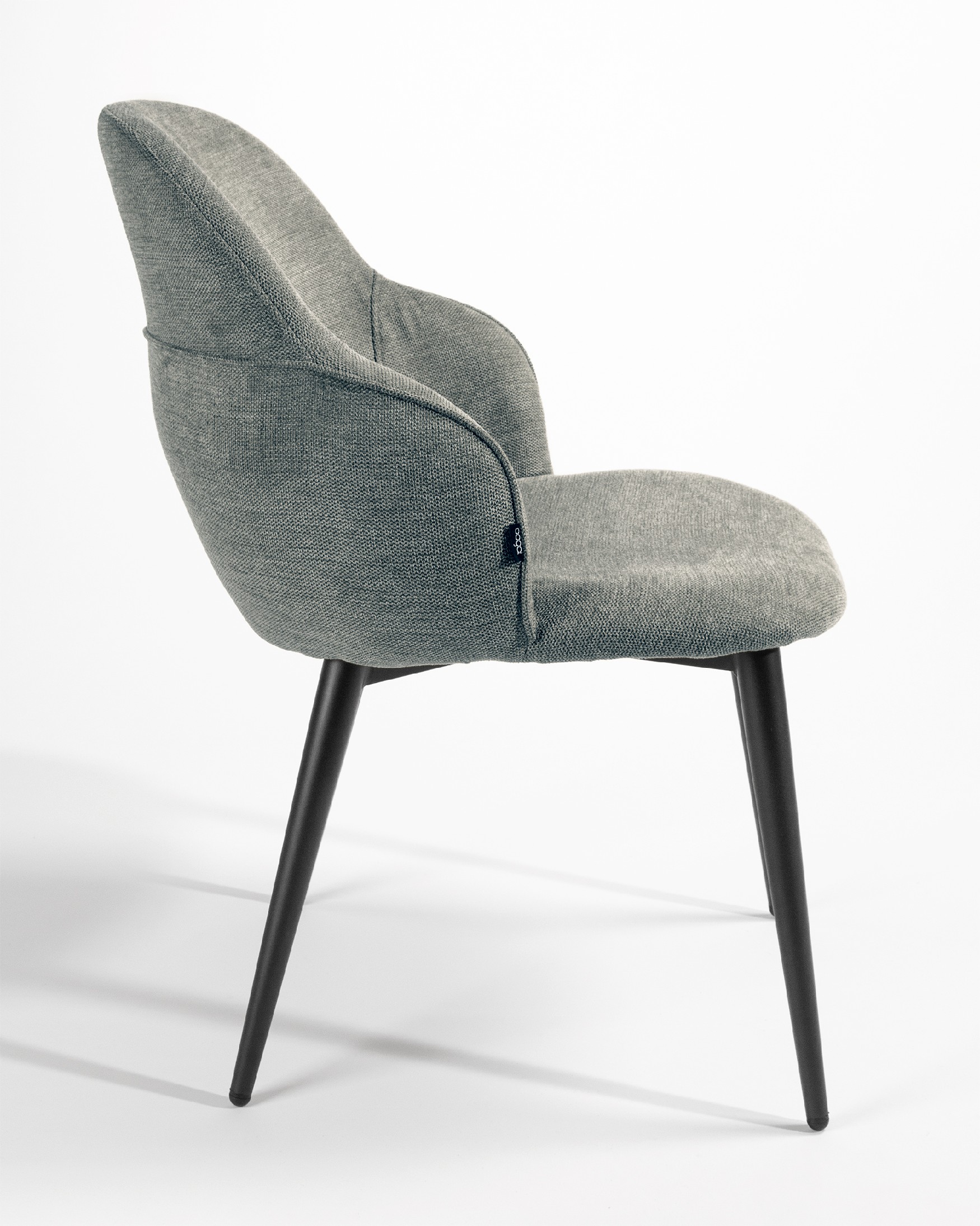 Silla Venecia con tapizado gris y patas metálicas negras