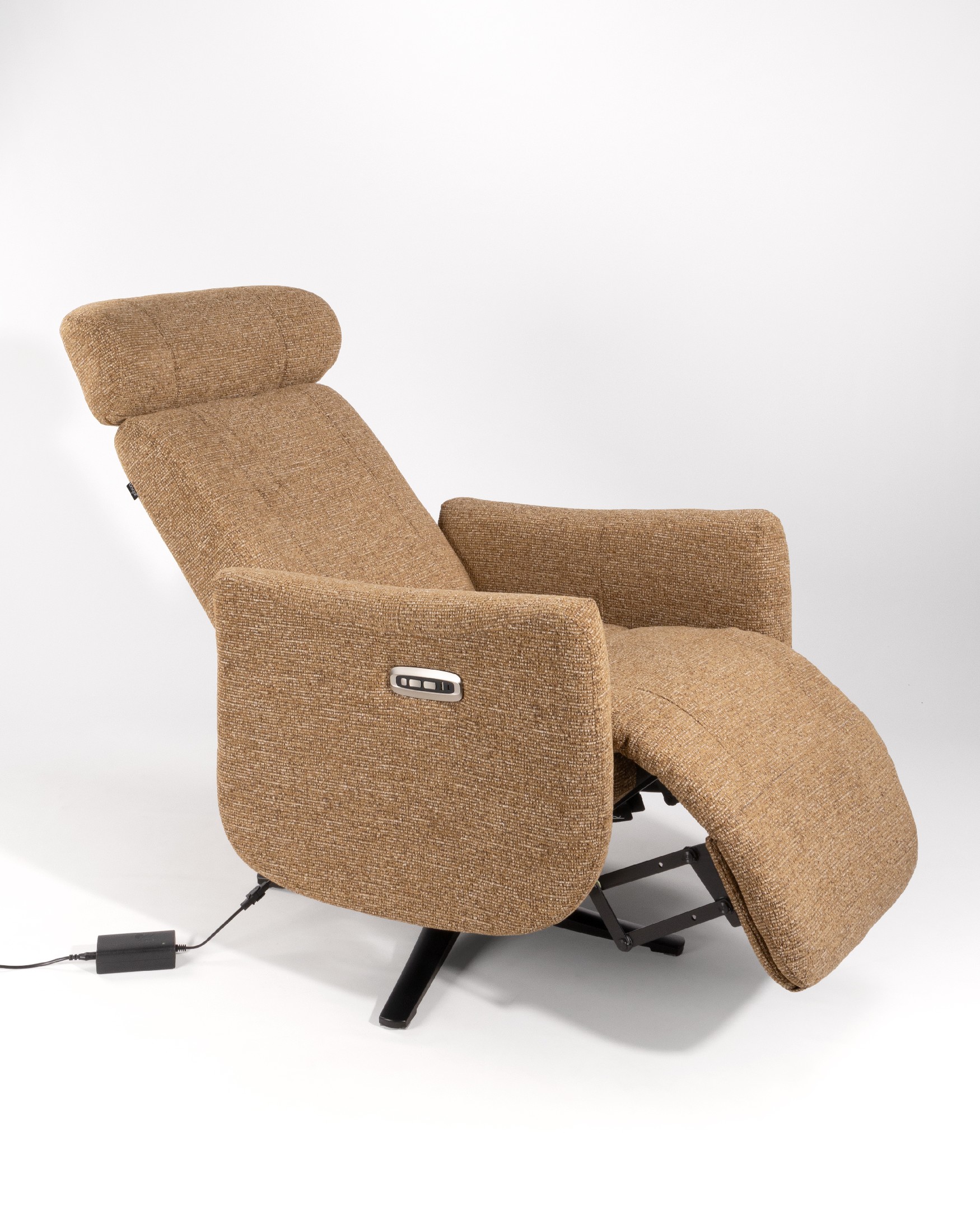 Vera electric swivel recliner with ochre upholstery and black metal base (2 motors)