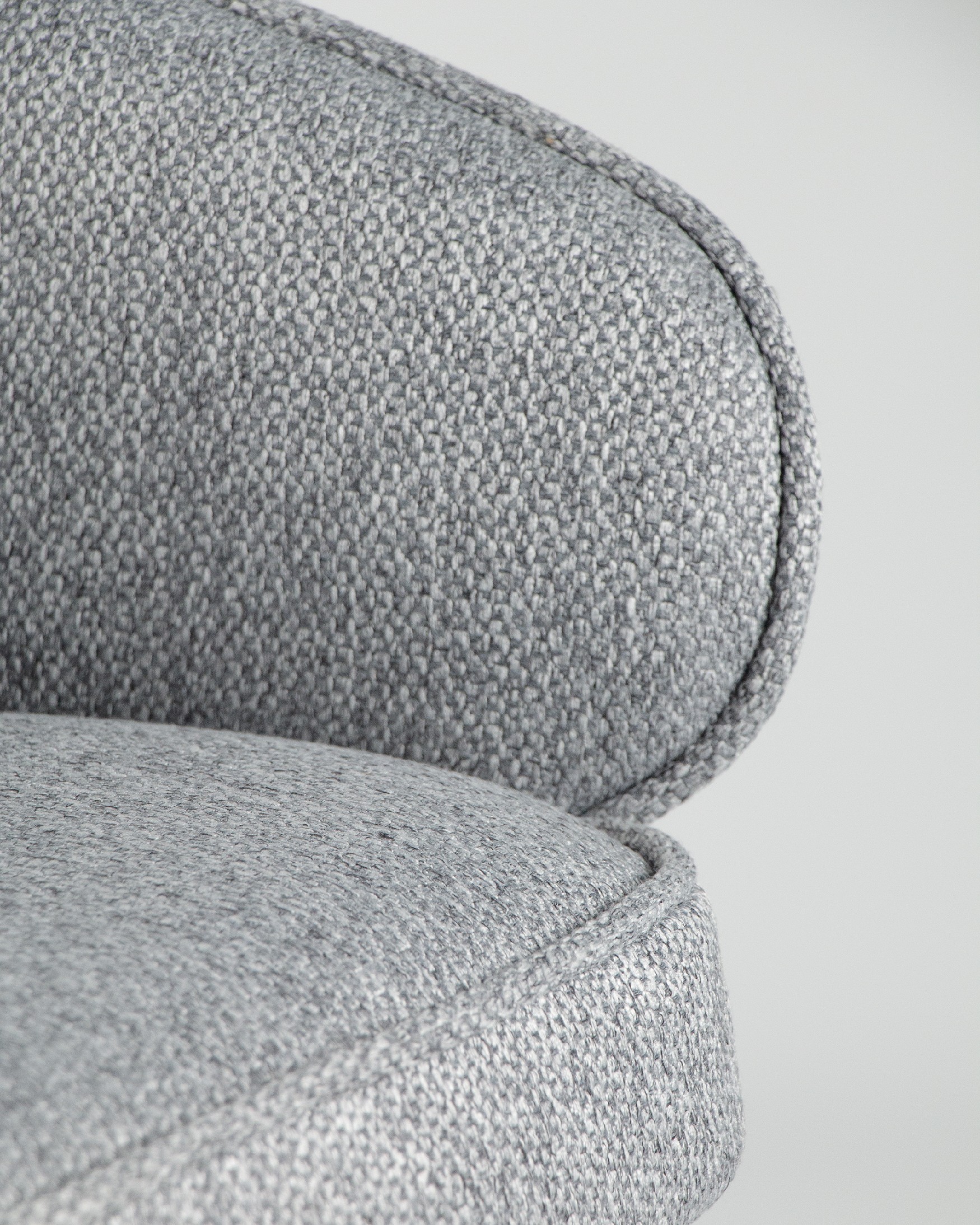 Chaise Verona avec rembourrage gris et pieds métalliques noirs