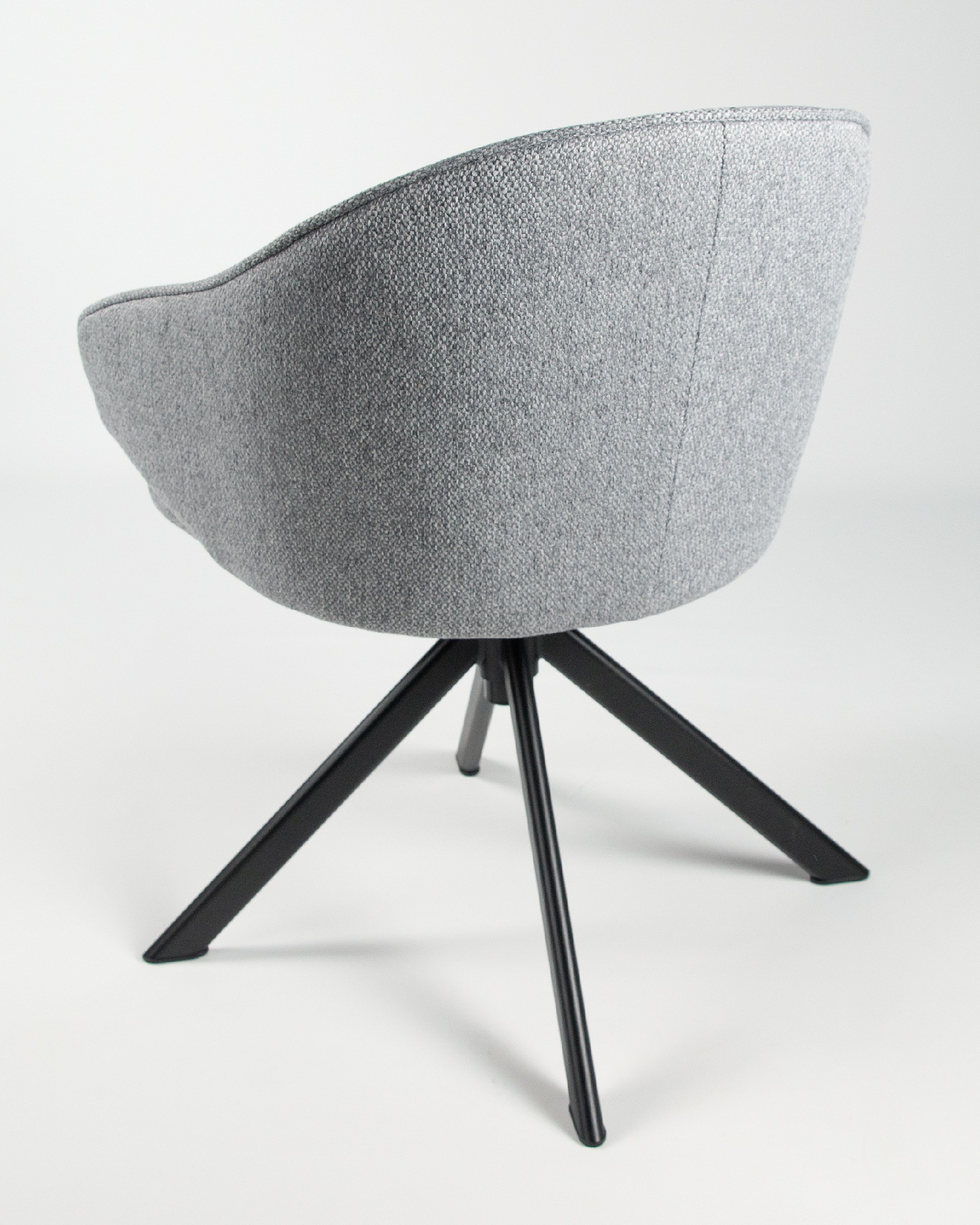 Chaise Verona avec rembourrage gris et pieds métalliques noirs