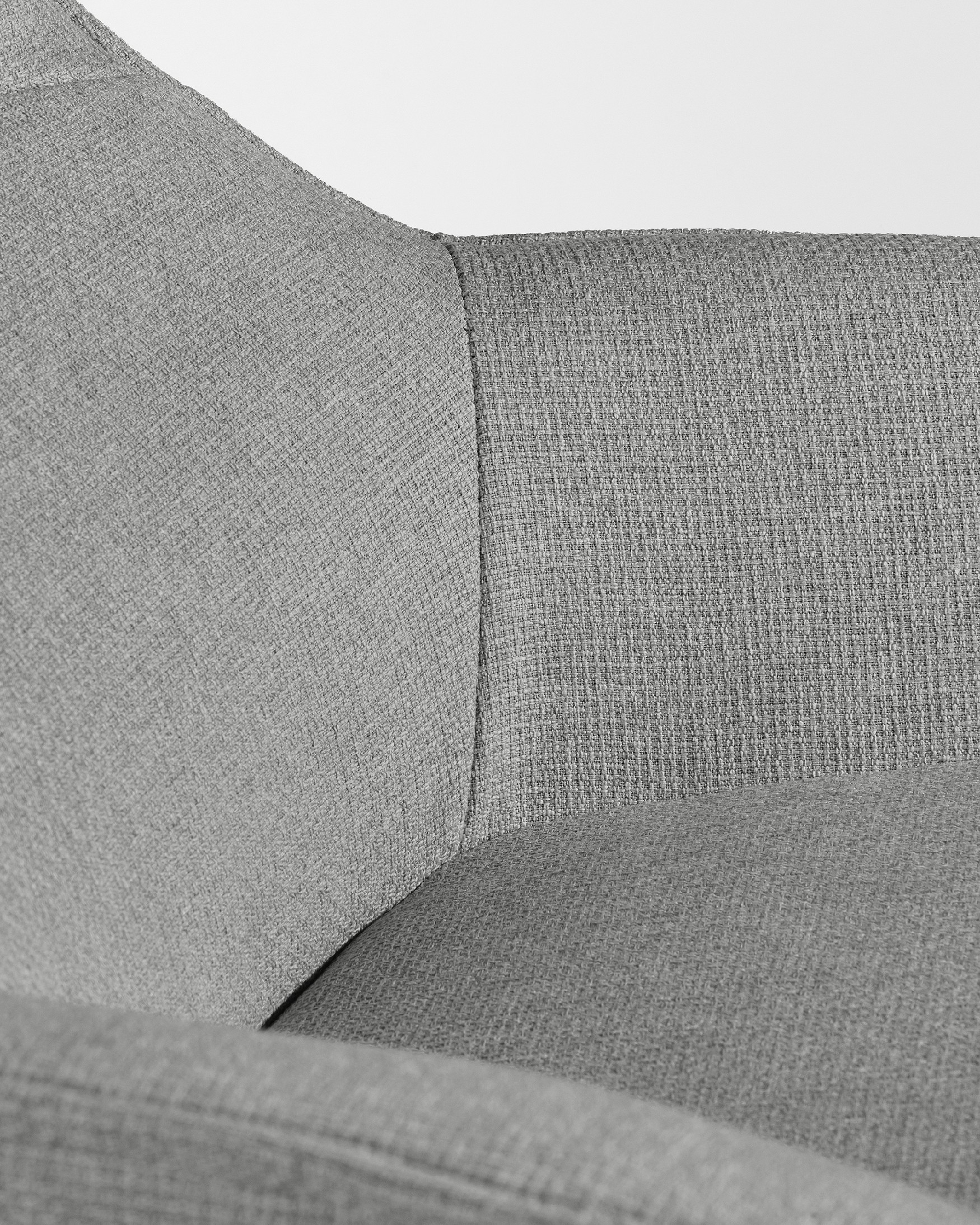 Fauteuil Yuca avec rembourrage gris et pied en métal noir, pivotant à 360°